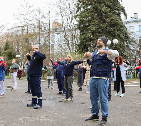 Коллективная зарядка в ГНЦ ФМБЦ им. А. И. Бурназяна ФМБА России: движение к здоровью